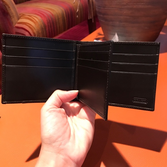 New never used genuine Coach black leather wallet - Picture 7 of 7